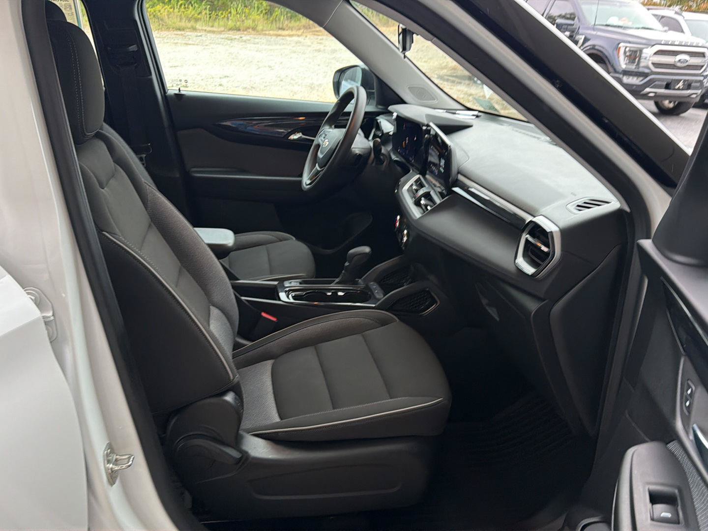 Used 2024 Chevrolet TrailBlazer LS FWD image 13