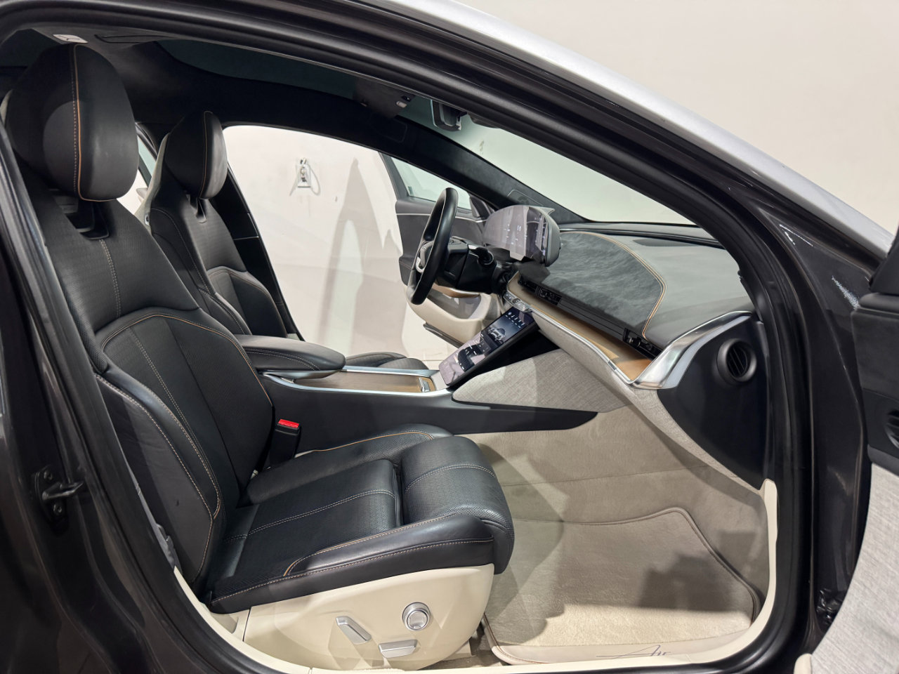 Used 2022 Lucid Air Grand Touring image 12