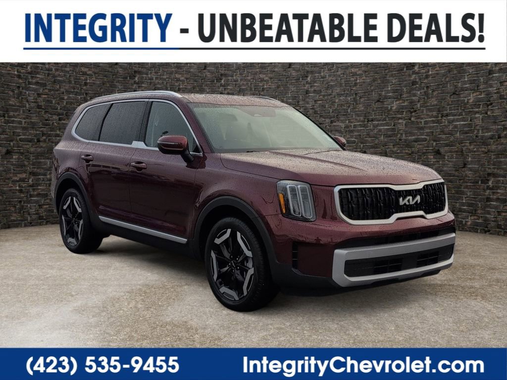 Used 2023 Kia Telluride EX w/ EX Captain's Chair Package image 1