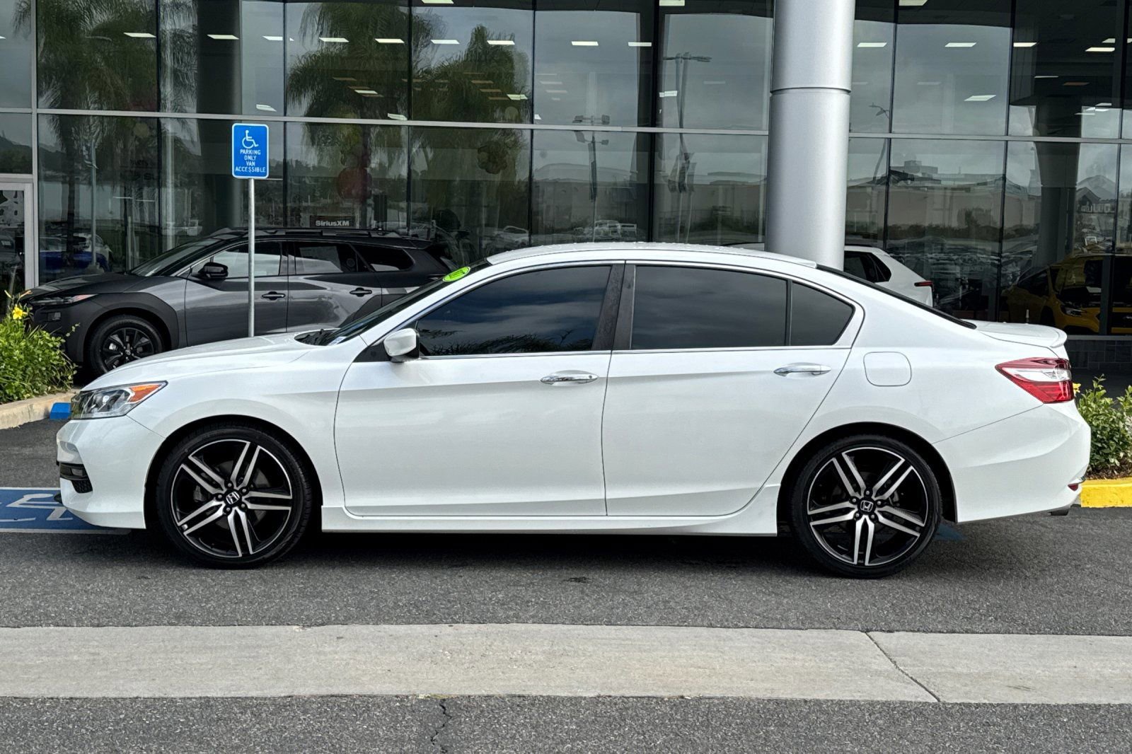 Used 2017 Honda Accord Sport image 7