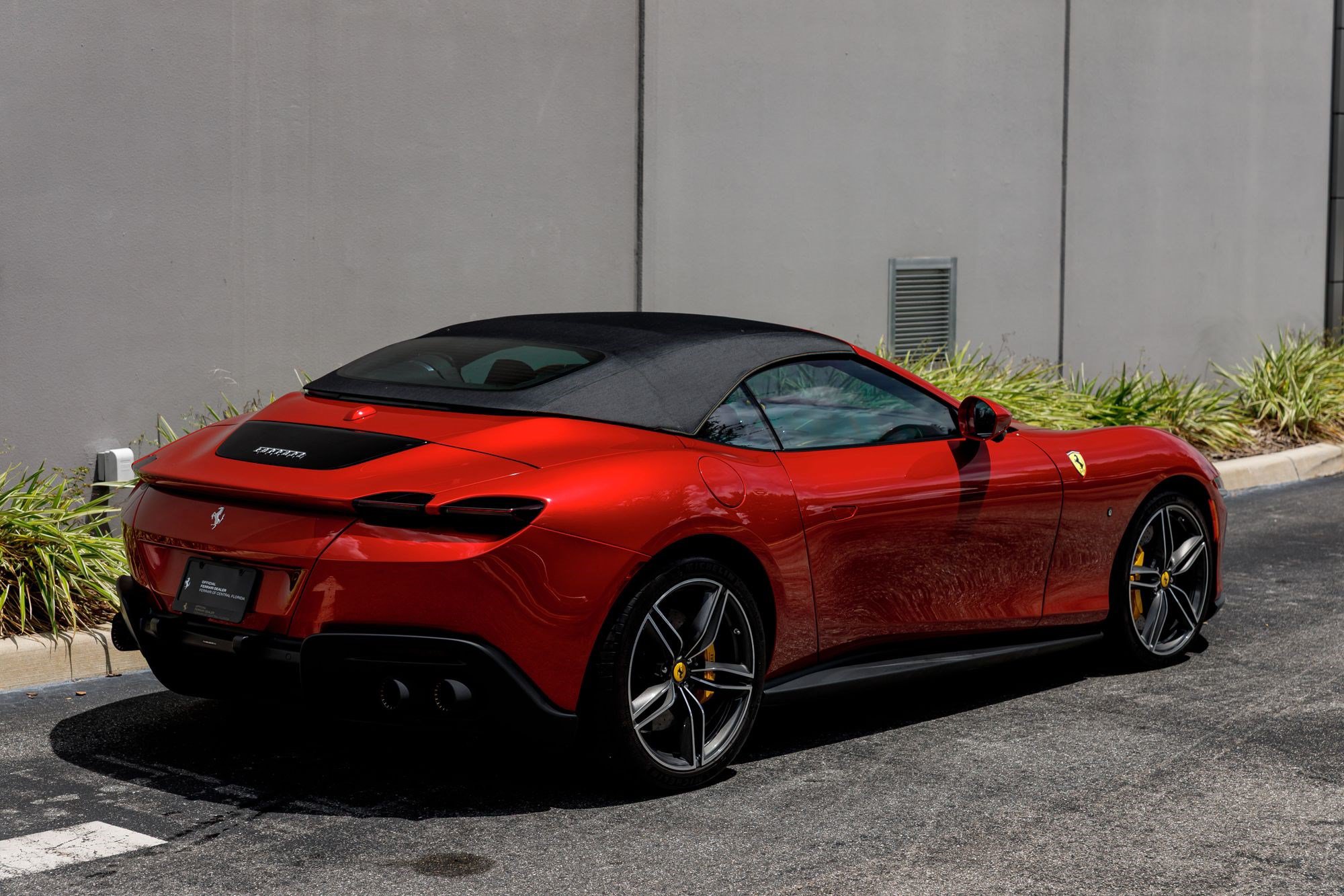 Used 2025 Ferrari Roma Spider RWD image 5