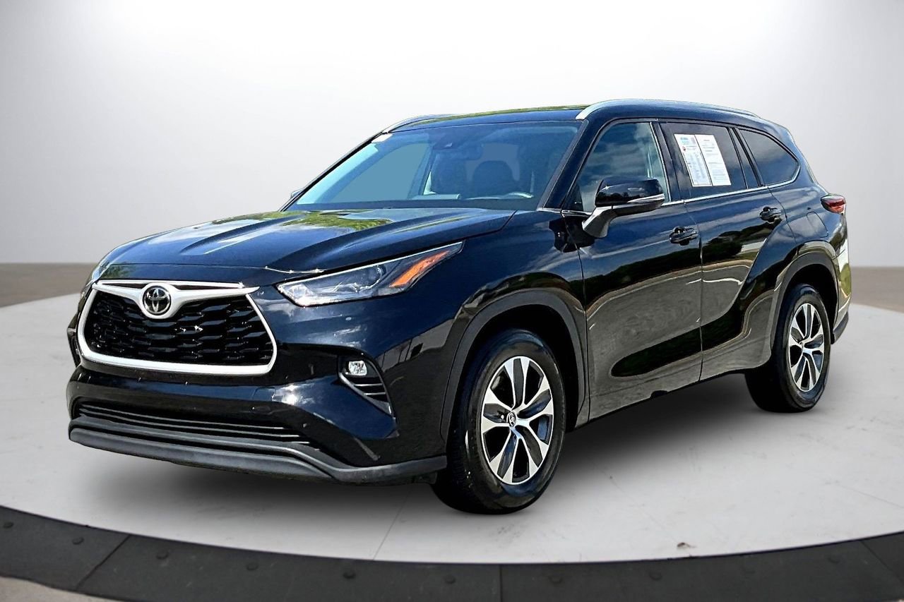 Used 2022 Toyota Highlander XLE image 4