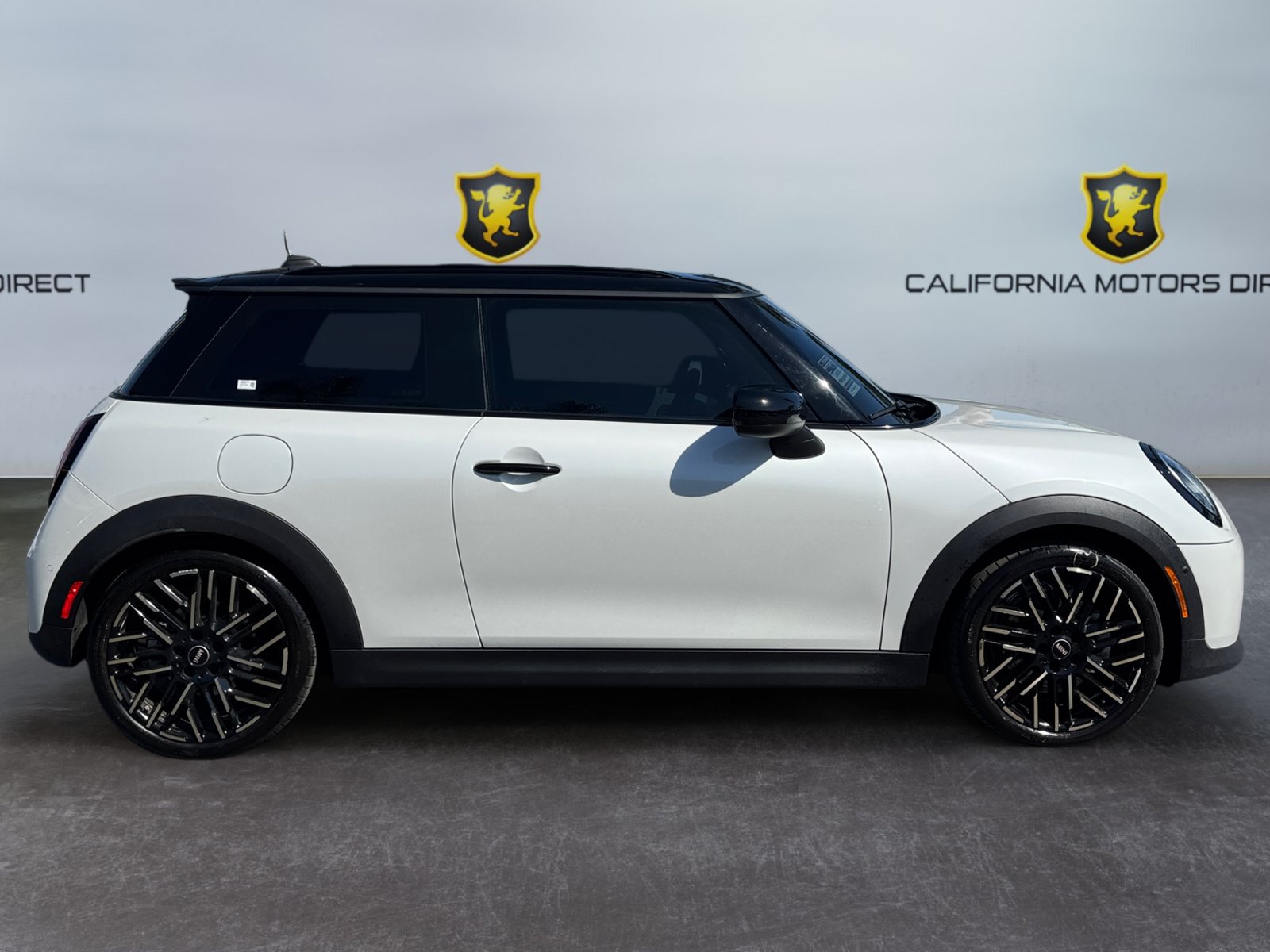 Used 2025 MINI Cooper S FWD image 6