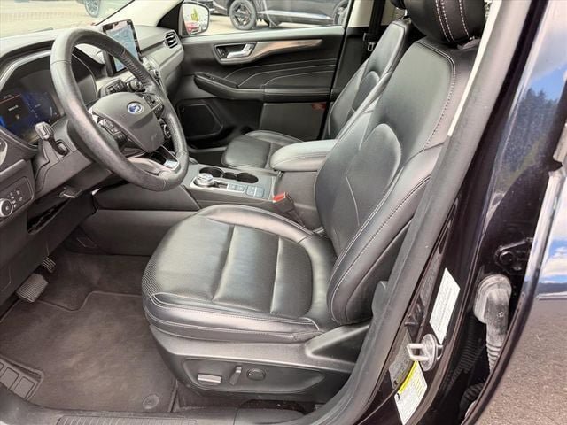 Used 2021 Ford Escape Titanium AWD/4WD image 8