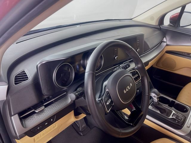 Used 2023 Kia Carnival LX image 10