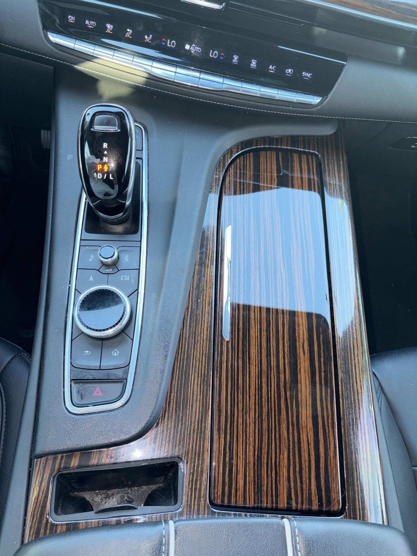 Used 2022 Cadillac Escalade ESV Luxury RWD image 11