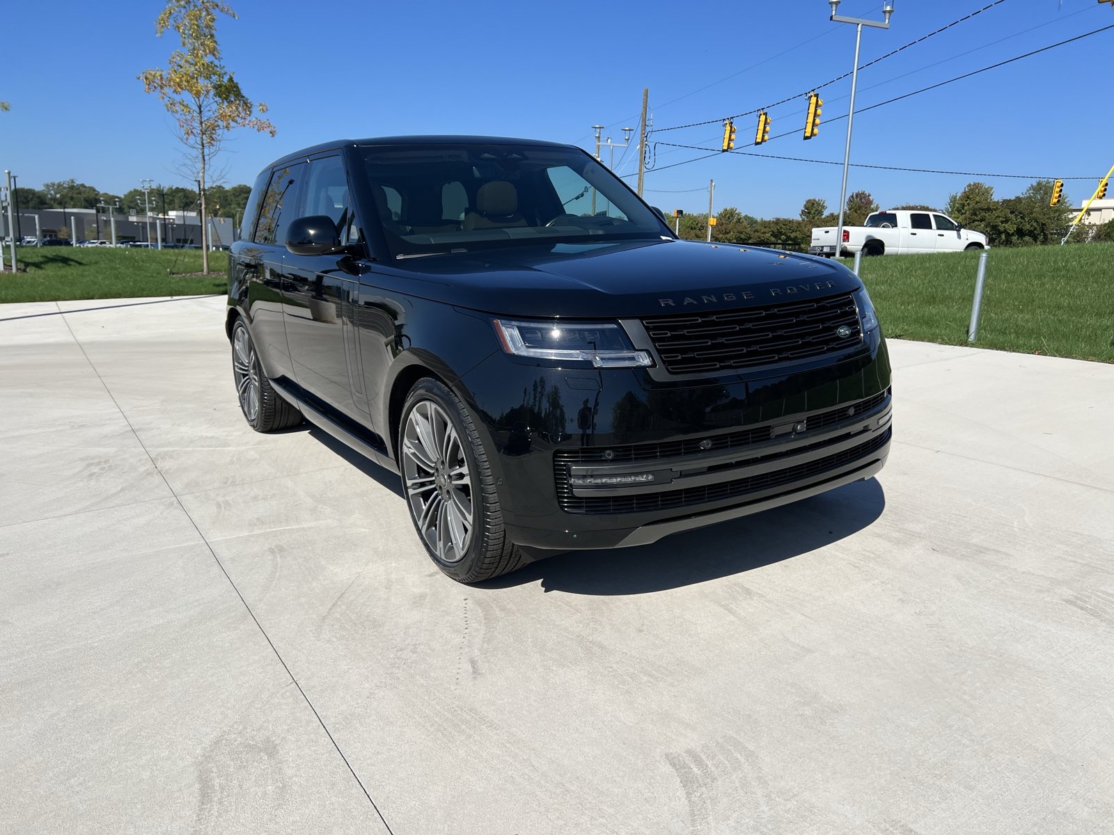 Used 2024 Land Rover Range Rover SE AWD/4WD image 1
