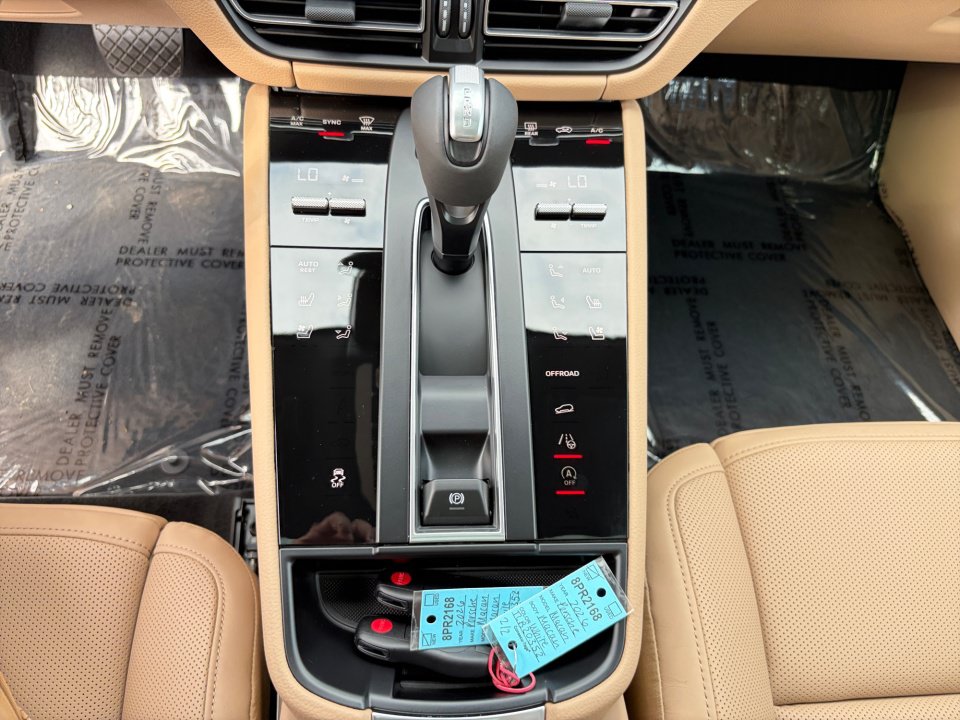 New 2026 Porsche Macan AWD/4WD image 21