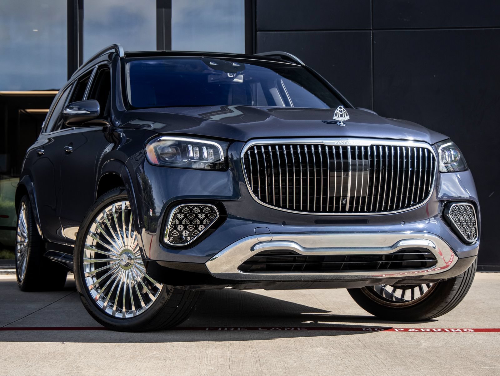 Used 2024 Mercedes-Benz Maybach GLS 600 4MATIC image 2