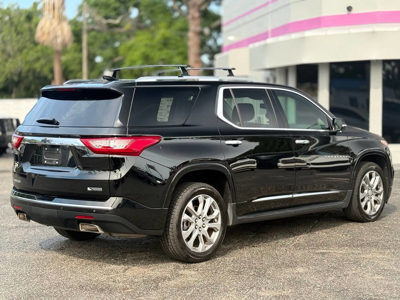 Used 2018 Chevrolet Traverse Premier w/ Driver Confidence II Package FWD image 7