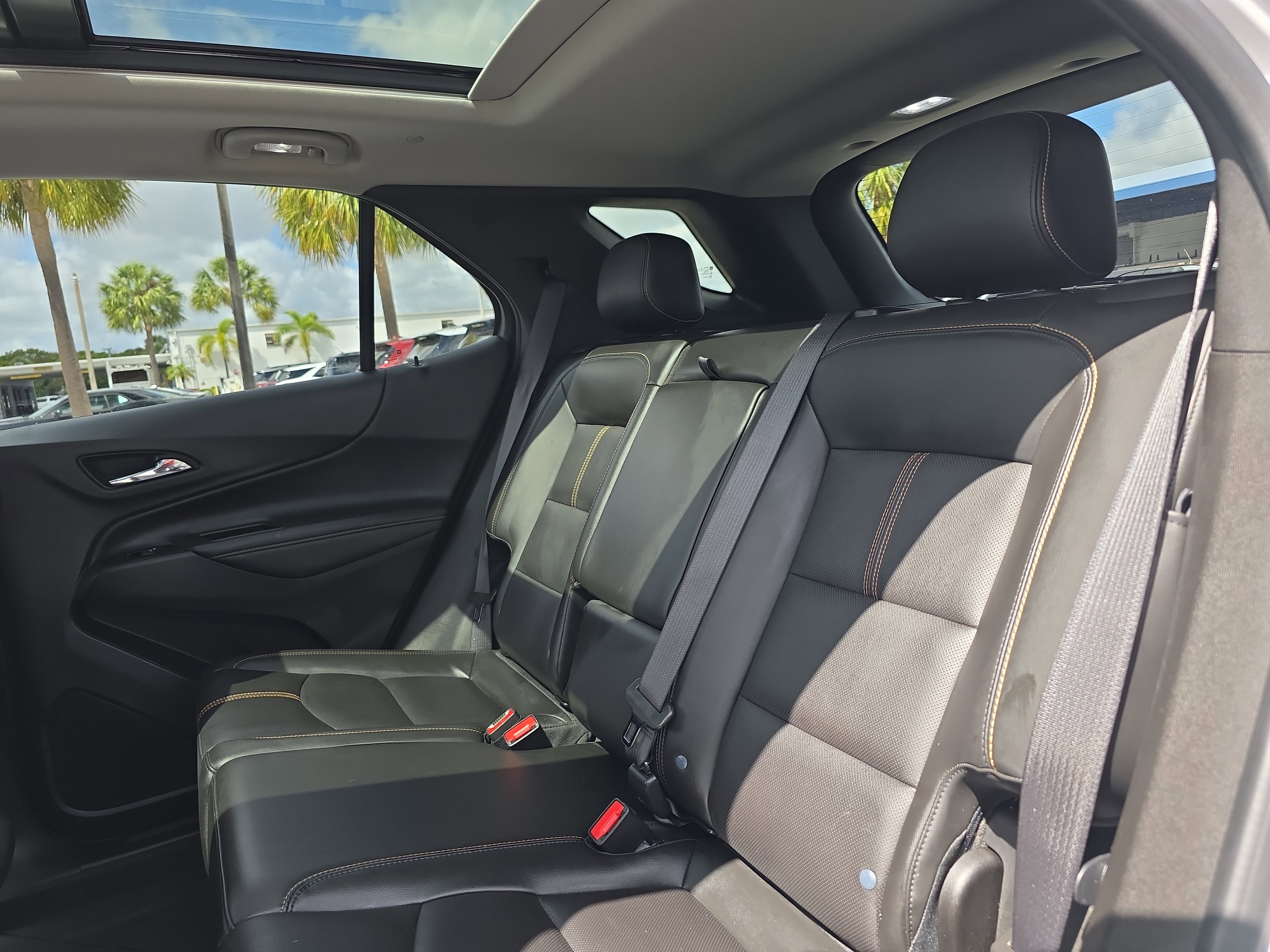 Used 2022 Chevrolet Equinox Premier FWD image 14