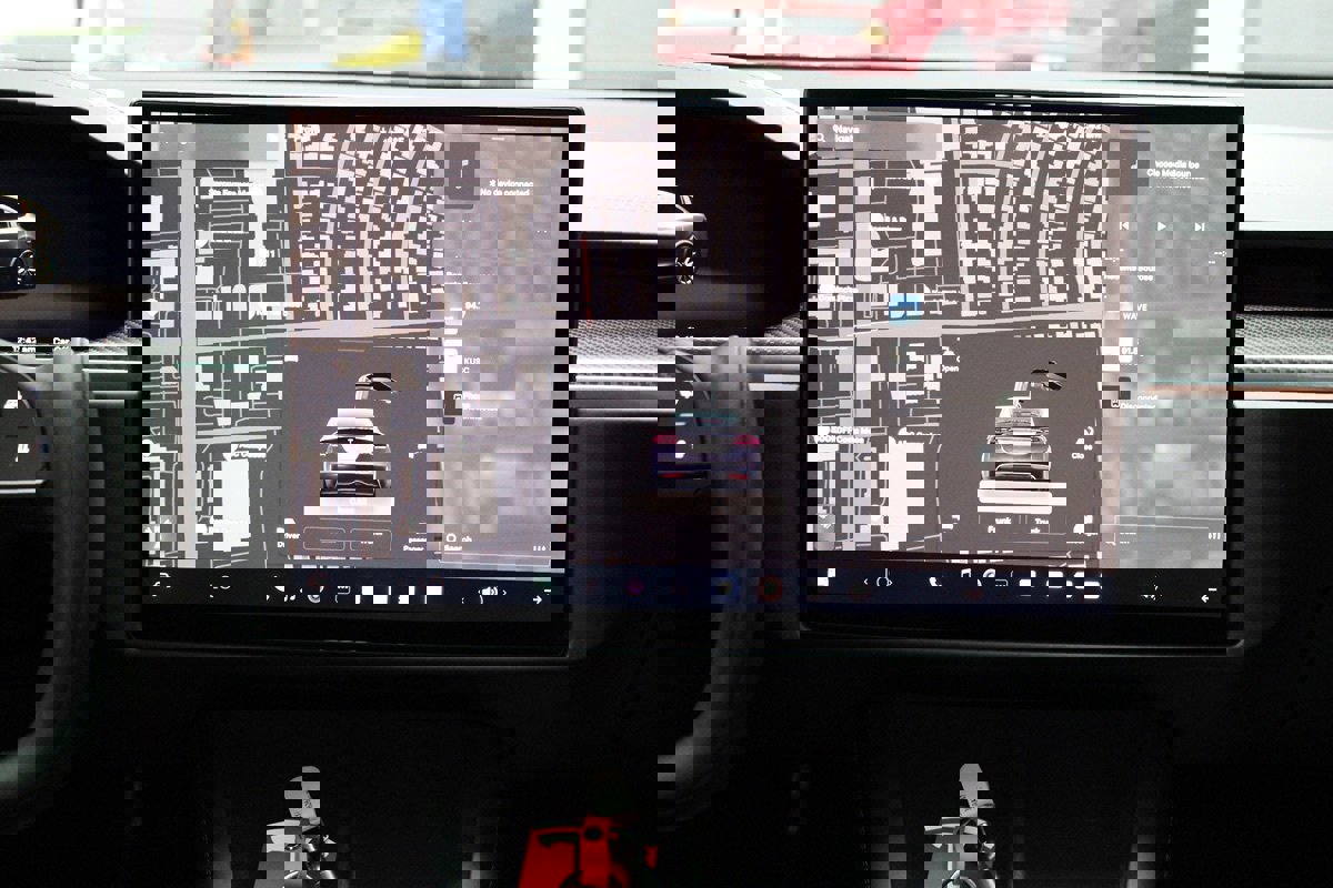 Used 2022 Tesla Model X Plaid image 43