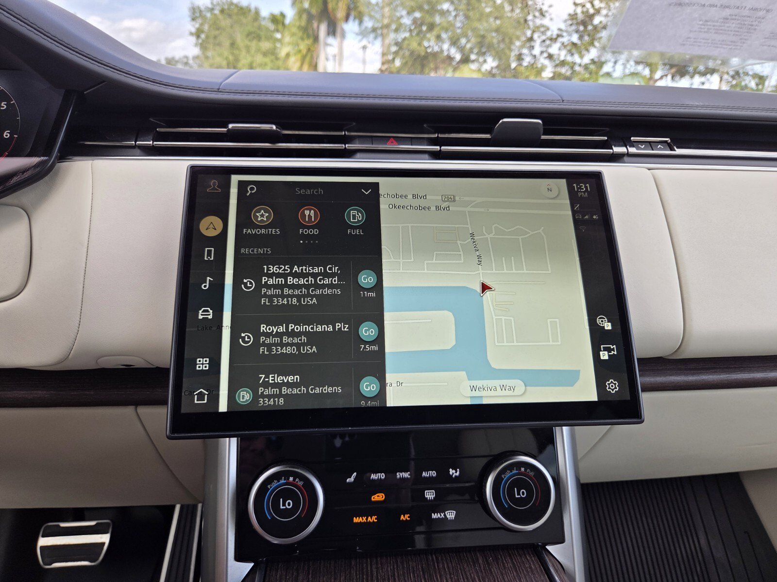 Certified 2023 Land Rover Range Rover SE image 17