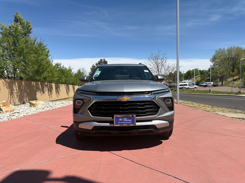 Used 2025 Chevrolet TrailBlazer LT AWD/4WD image 2