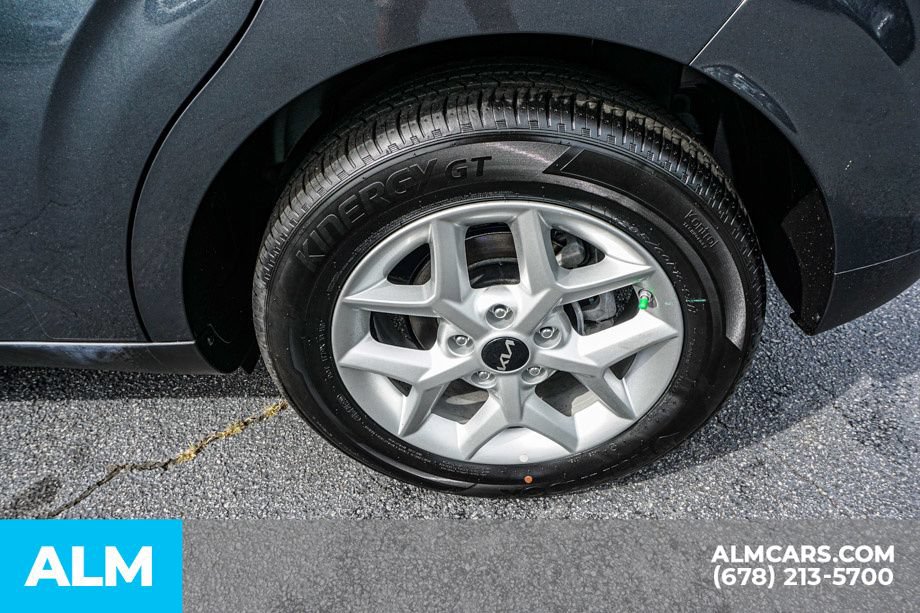 Used 2025 Kia Soul LX w/ LX Technology Package FWD image 17