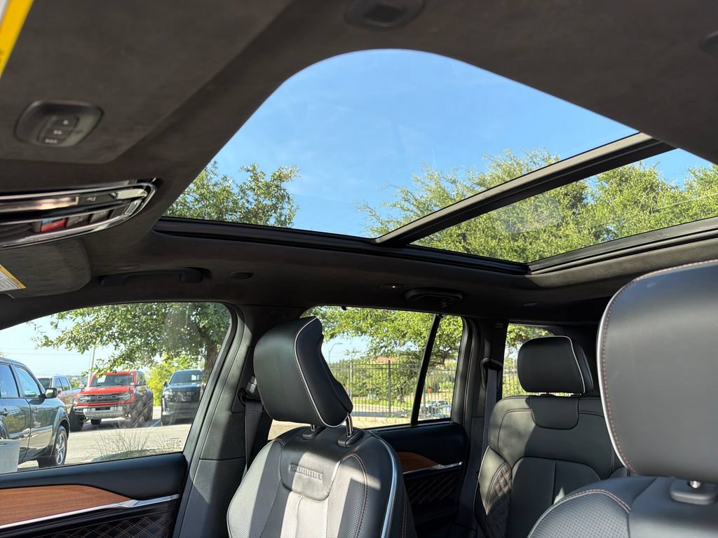 Used 2023 Jeep Grand Cherokee Summit AWD/4WD image 29