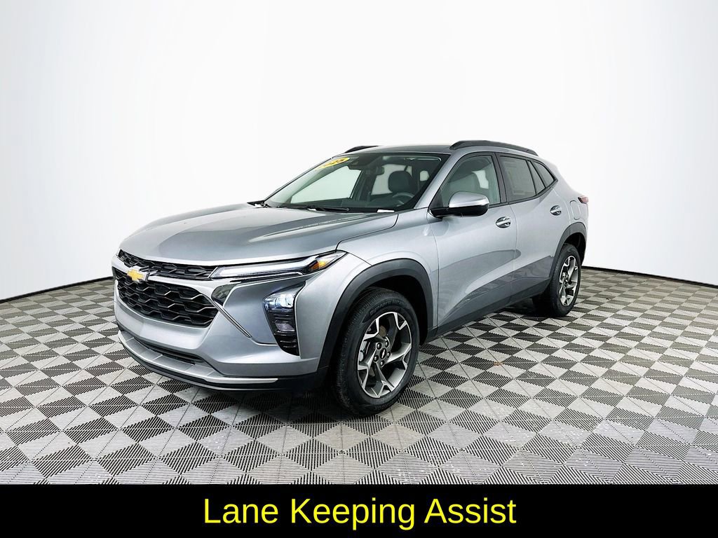 Used 2025 Chevrolet Trax LT image 5