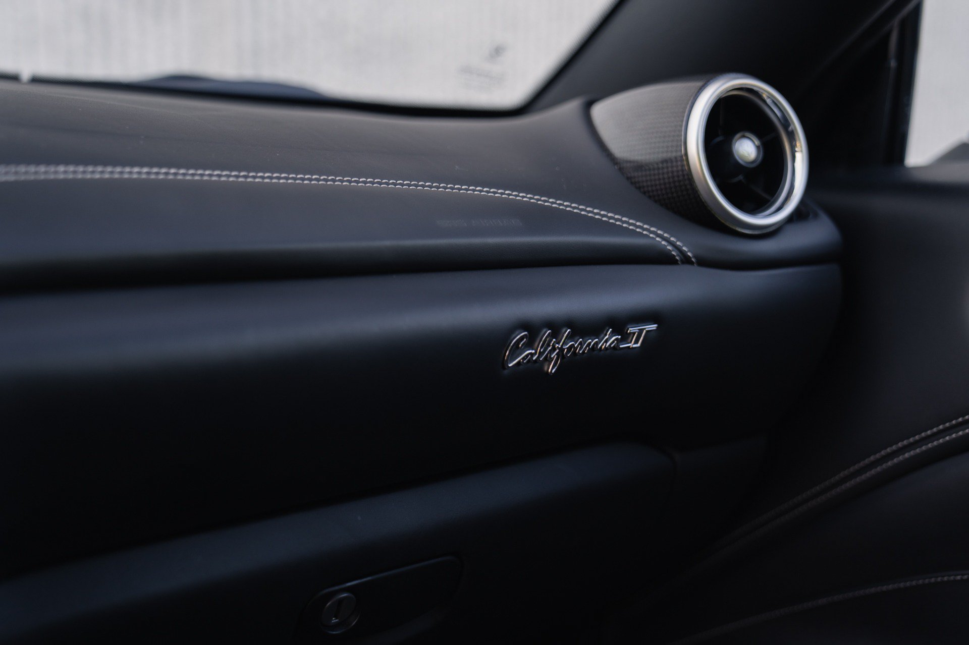 Used 2017 Ferrari California T RWD image 43