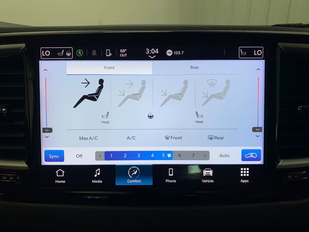 Used 2024 Chrysler Pacifica Touring-L image 28