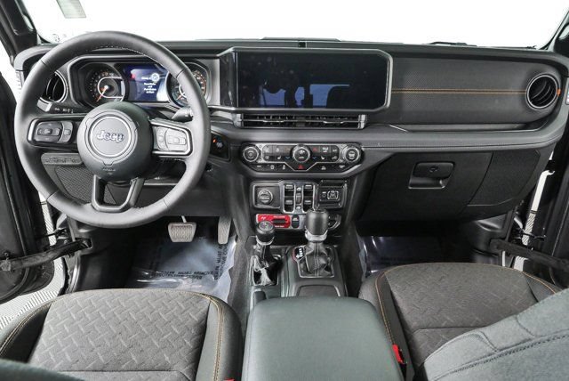 Used 2025 Jeep Gladiator Mojave w/ Convenience Group AWD/4WD image 18