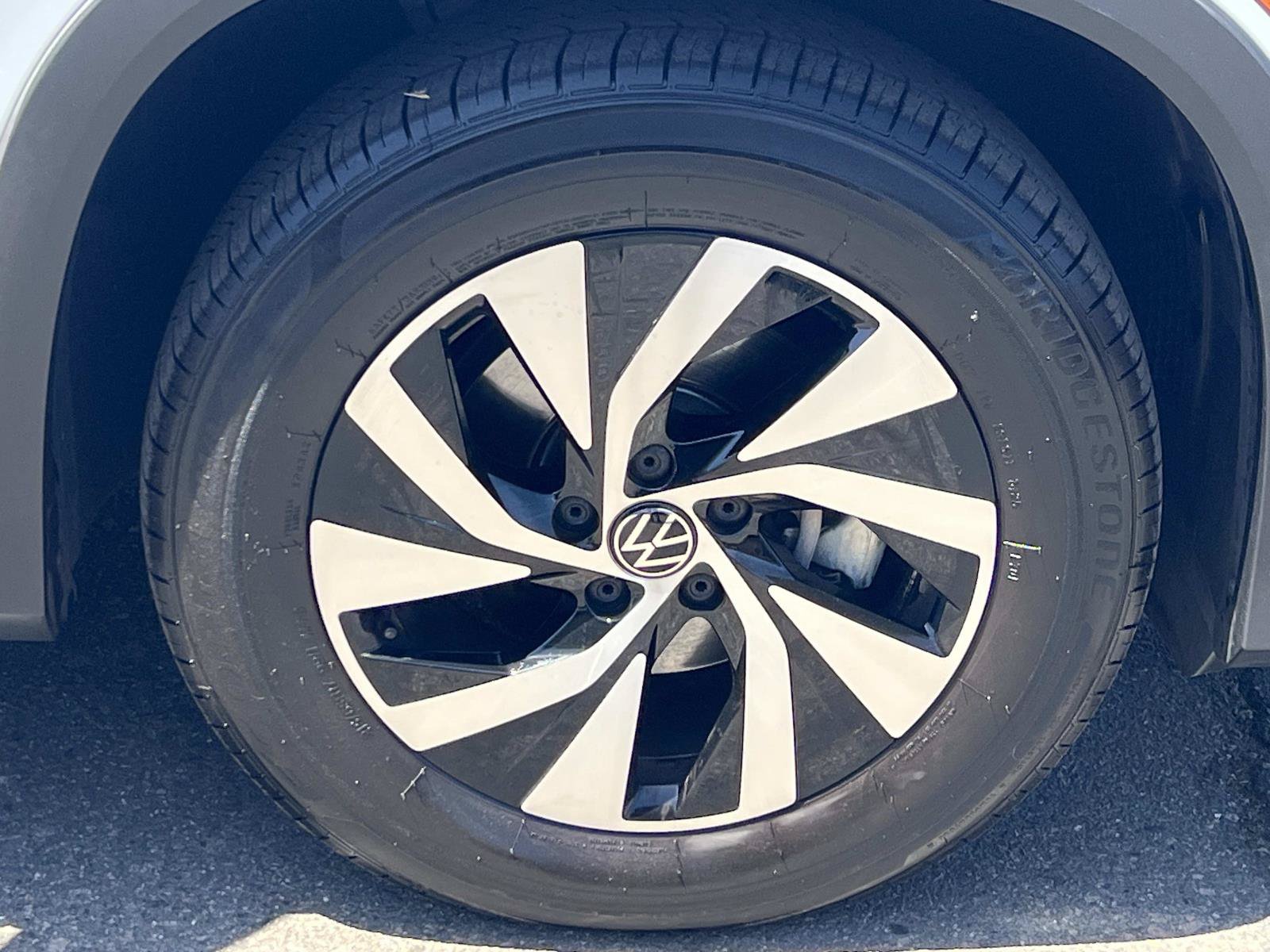Certified 2025 Volkswagen Tiguan S FWD image 28