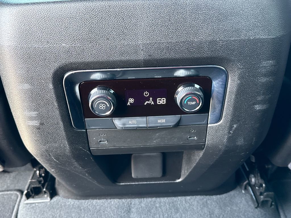 Certified 2025 Chevrolet Suburban Z71 image 24