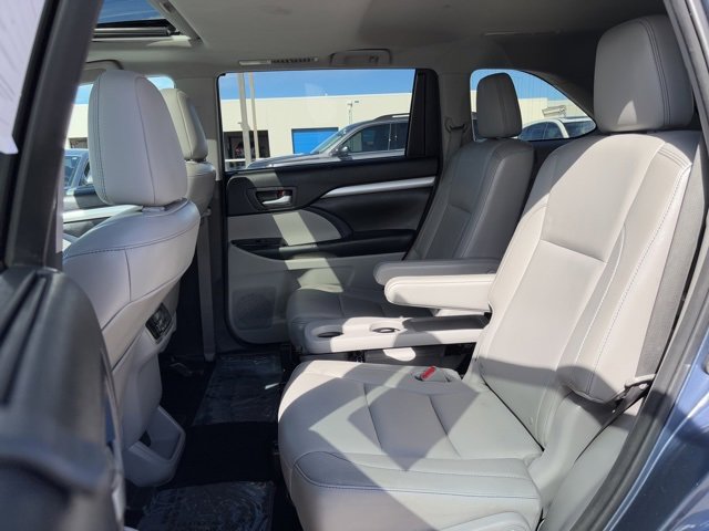 Used 2015 Toyota Highlander XLE image 23