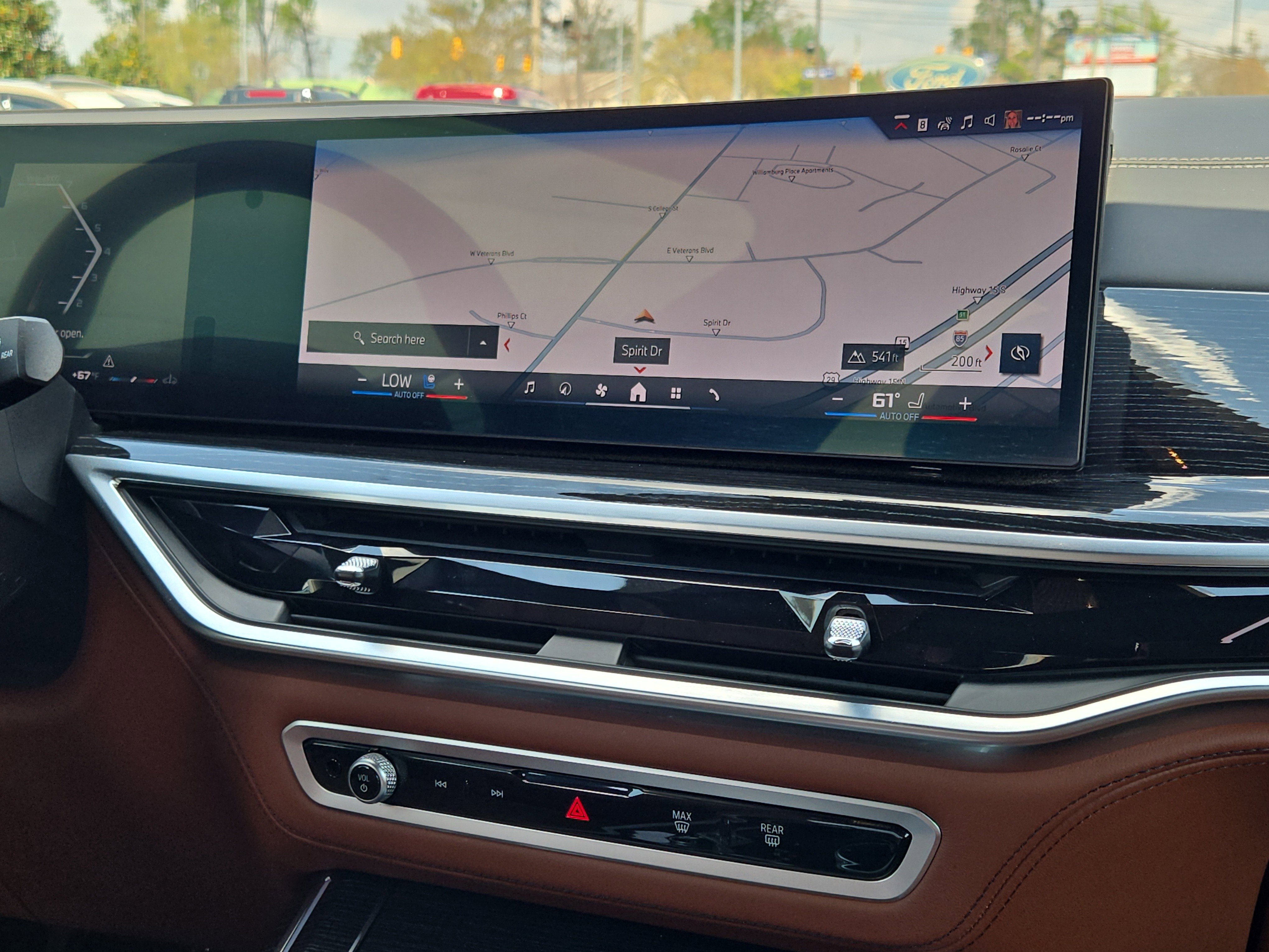 Used 2024 BMW X7 M60i w/ Executive Package image 22