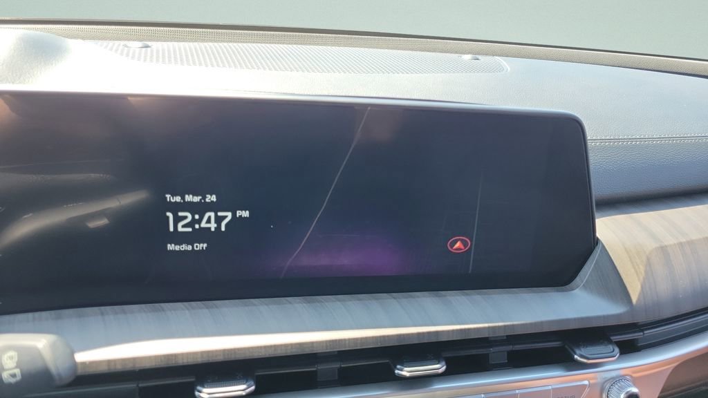 Used 2023 Kia Telluride EX w/ EX Captain's Chair Package image 18