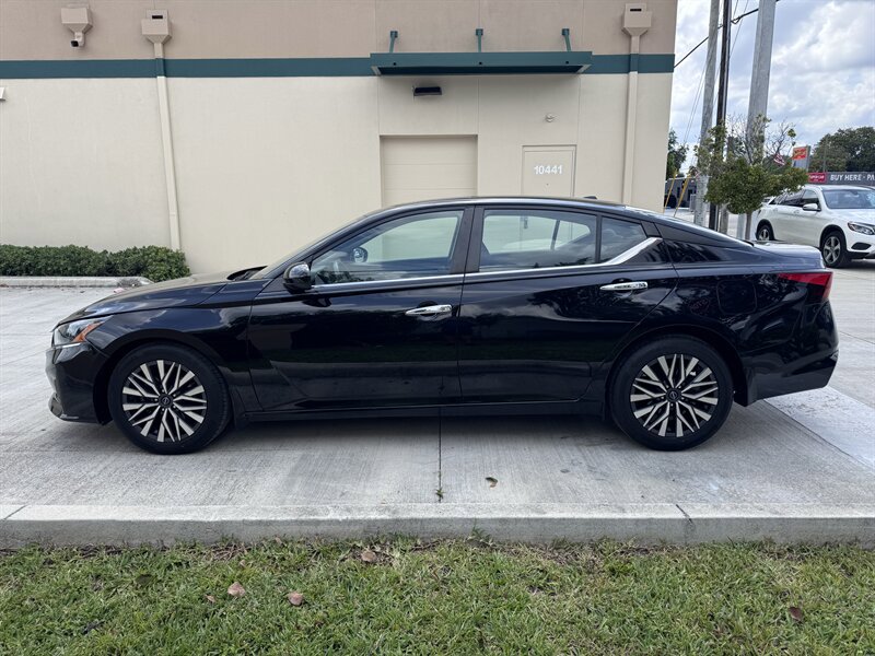Used 2023 Nissan Altima 2.5 SV w/ SV Premium Package FWD image 8