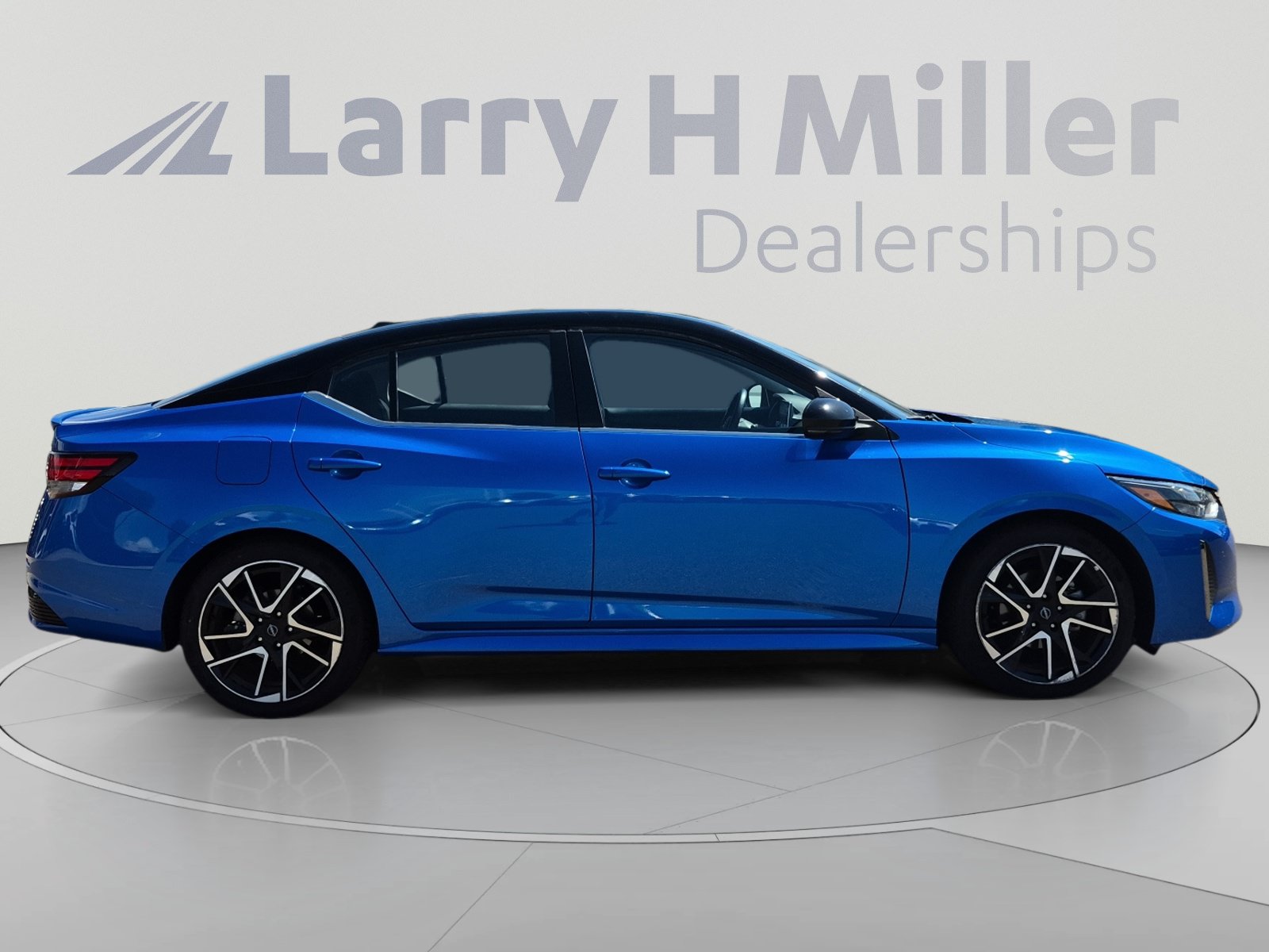 Used 2025 Nissan Sentra SR FWD image 6