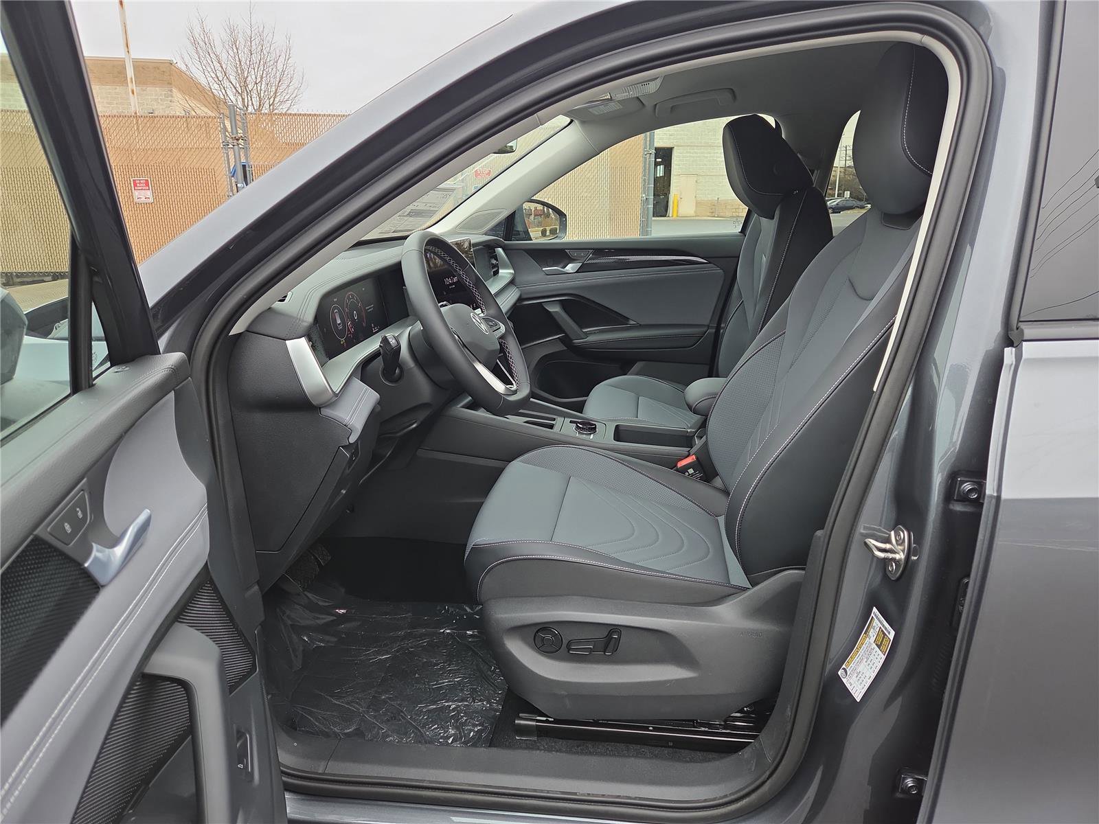 New 2026 Volkswagen Tiguan SE image 13