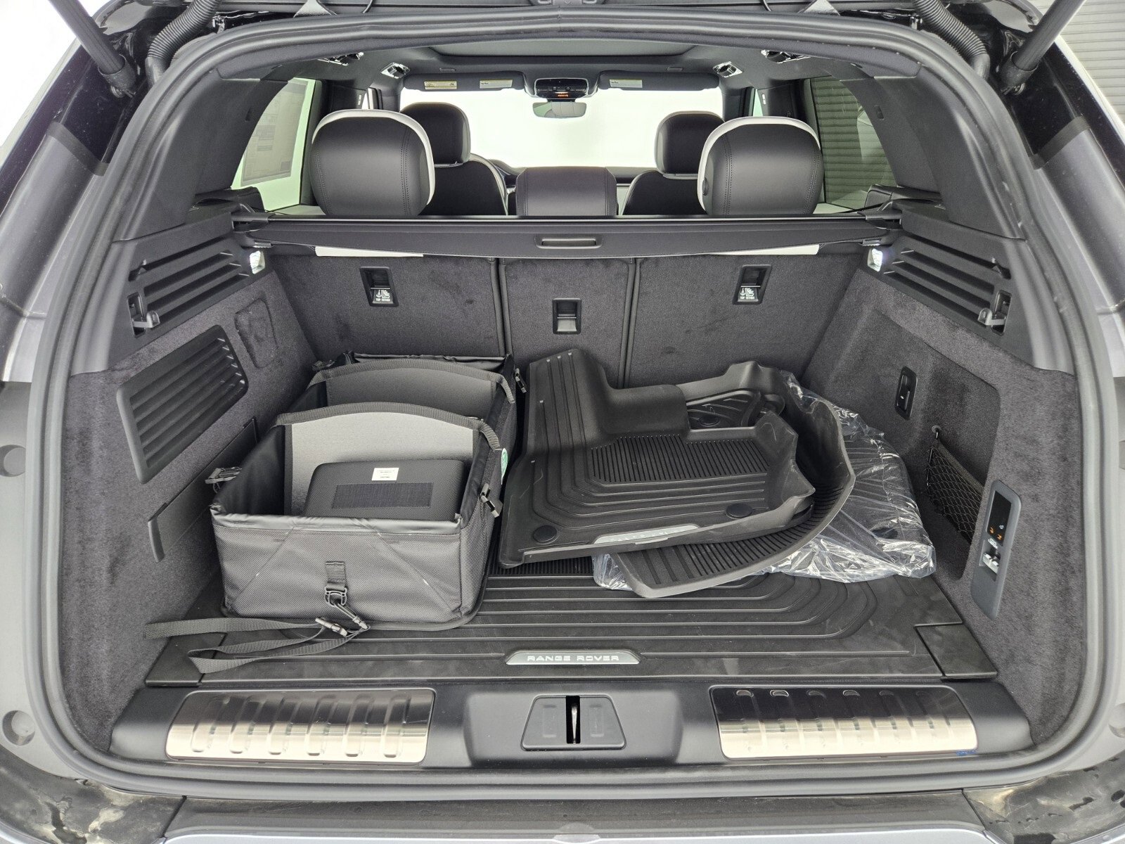 New 2025 Land Rover Range Rover Sport Dynamic SE image 16