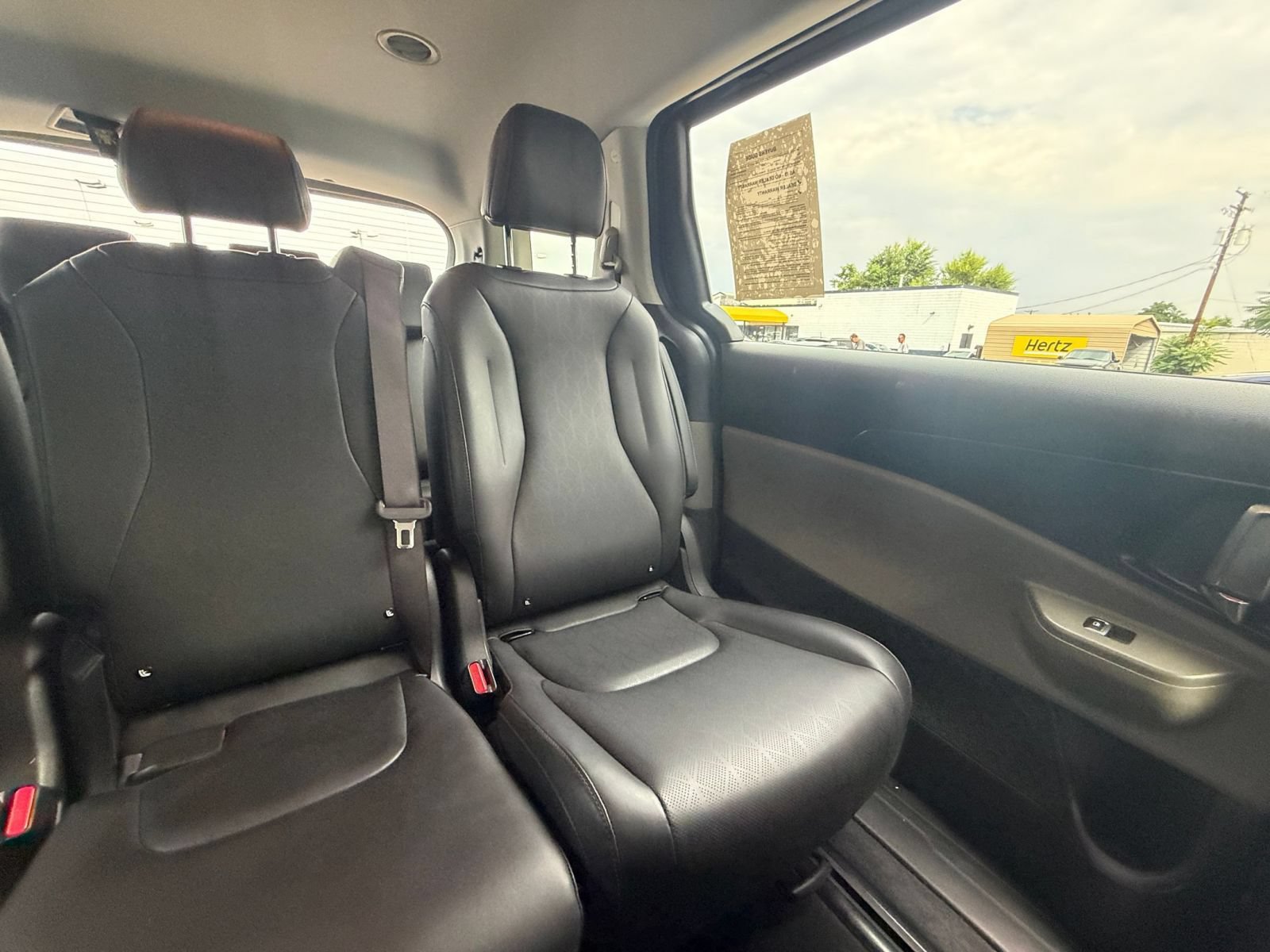Used 2026 Kia Carnival FWD image 34