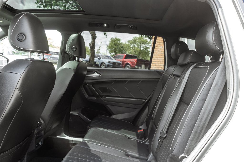 Used 2022 Volkswagen Tiguan SE R-Line AWD/4WD image 25