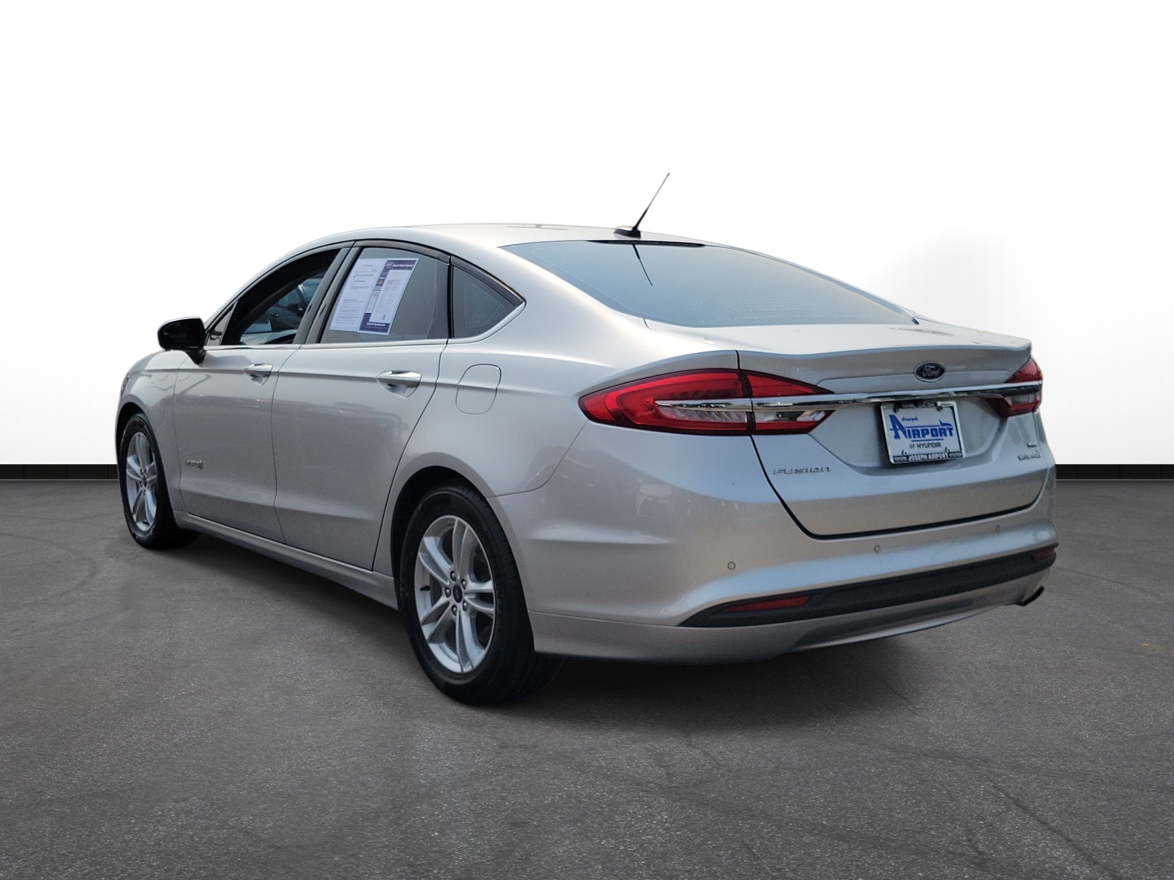 Used 2018 Ford Fusion SE FWD image 3