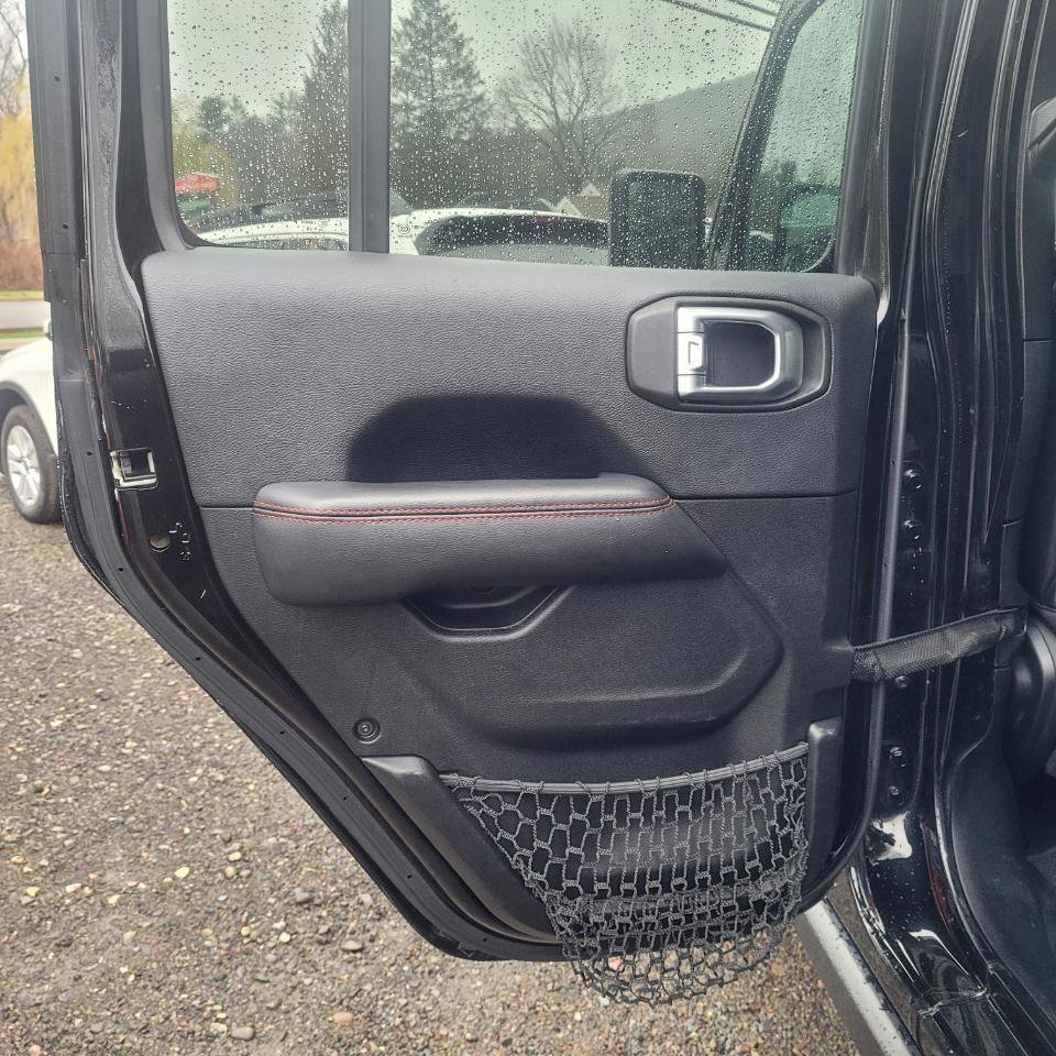 Used 2018 Jeep Wrangler Unlimited Rubicon w/ Dual Top Group image 31