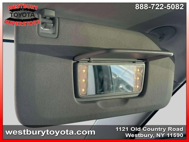 Used 2021 Chevrolet Traverse LT image 32