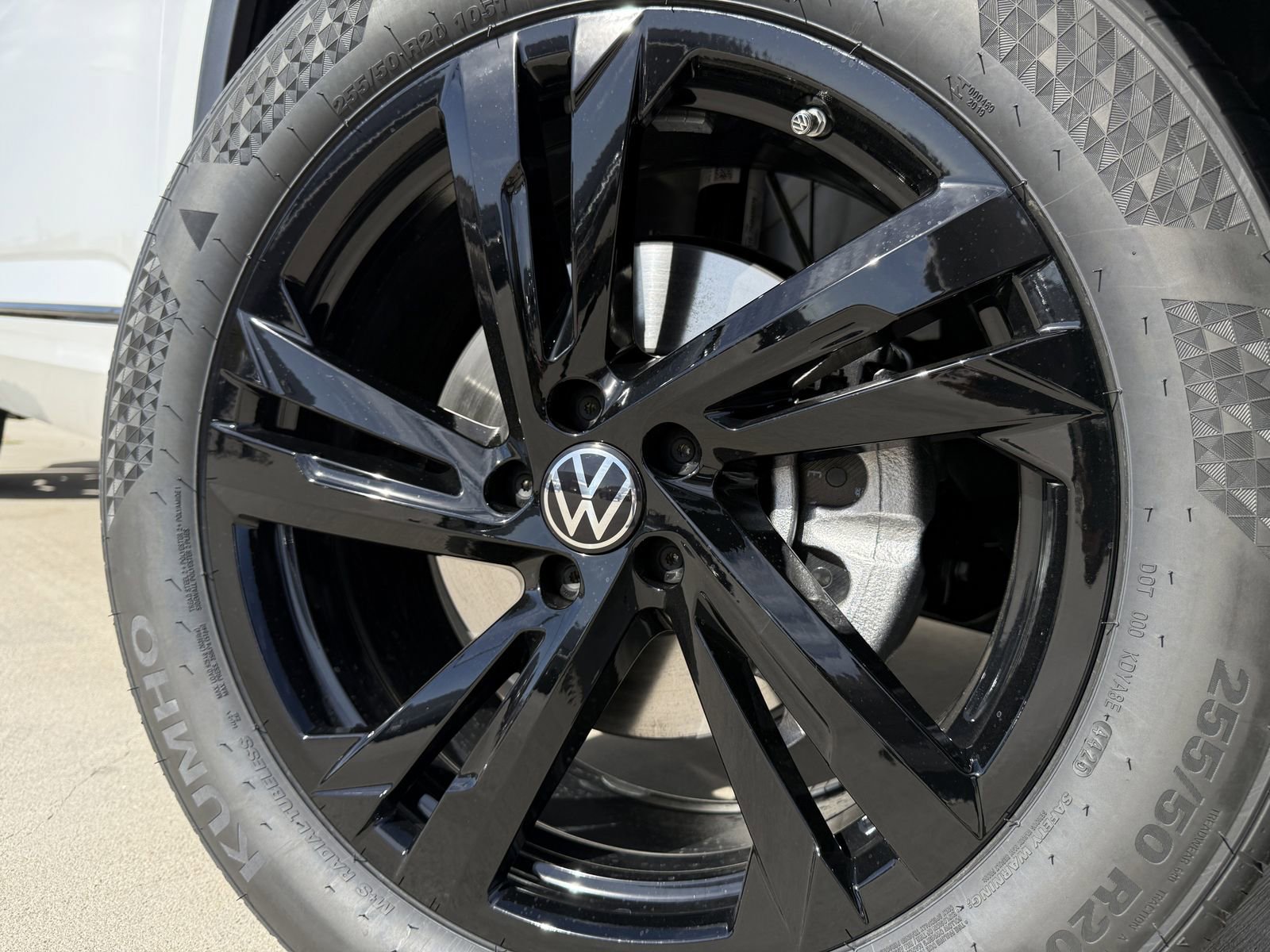 New 2026 Volkswagen Atlas Cross Sport SEL R-Line image 10