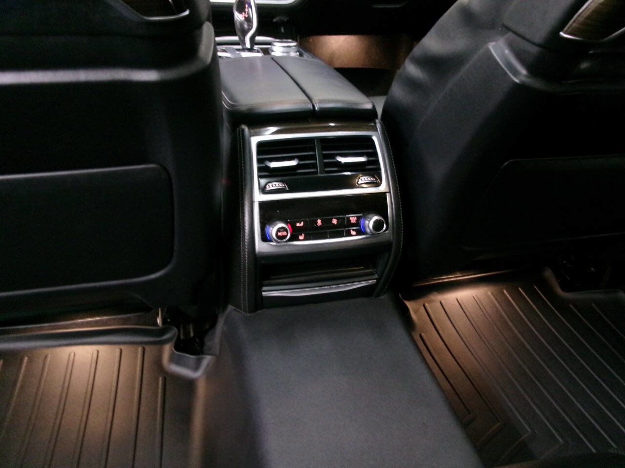 Used 2016 BMW 750i xDrive image 23