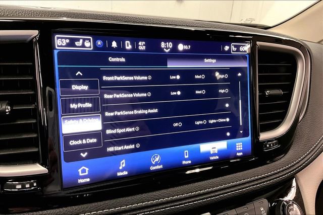 Used 2024 Chrysler Pacifica Touring-L image 36