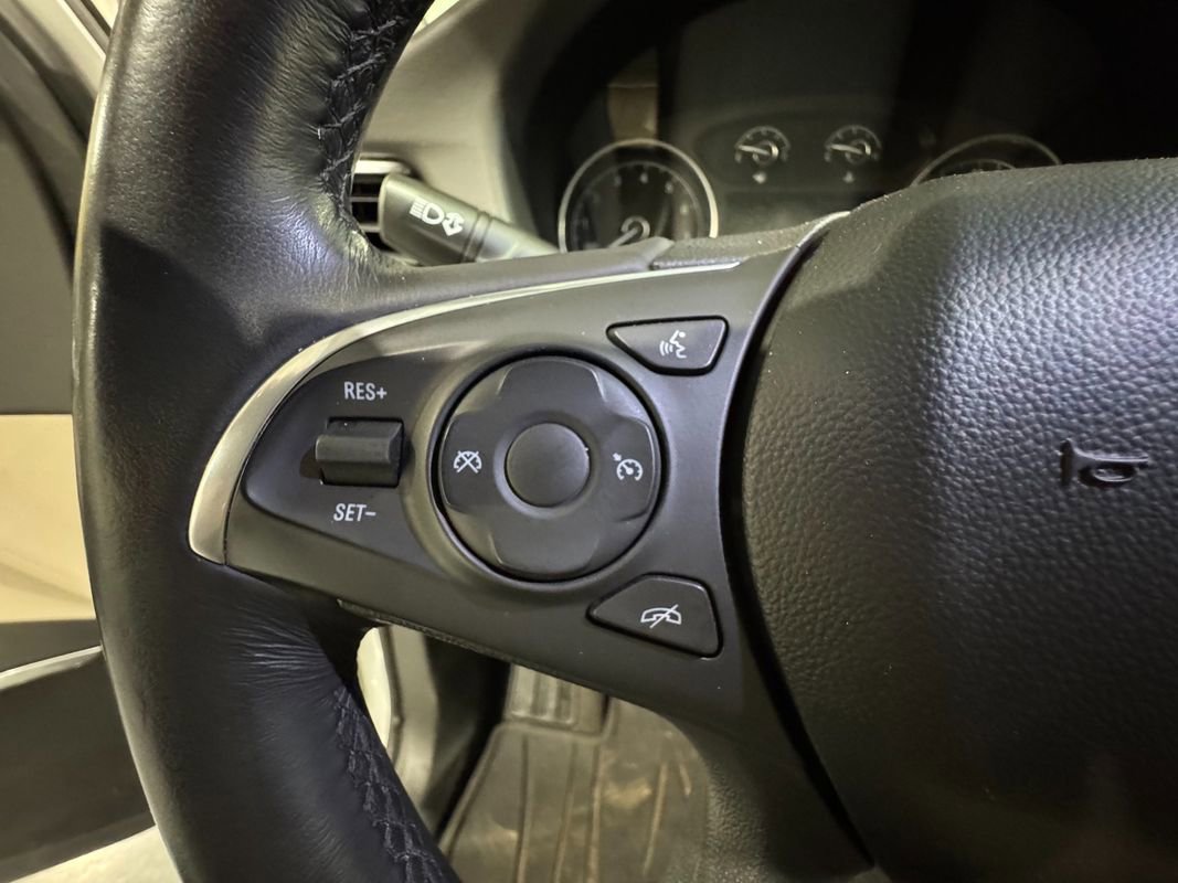 Used 2019 Buick Enclave Essence image 13