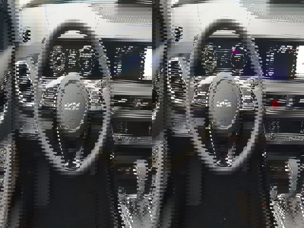 Certified 2025 Kia Seltos EX w/ EX Sunroof Package image 12