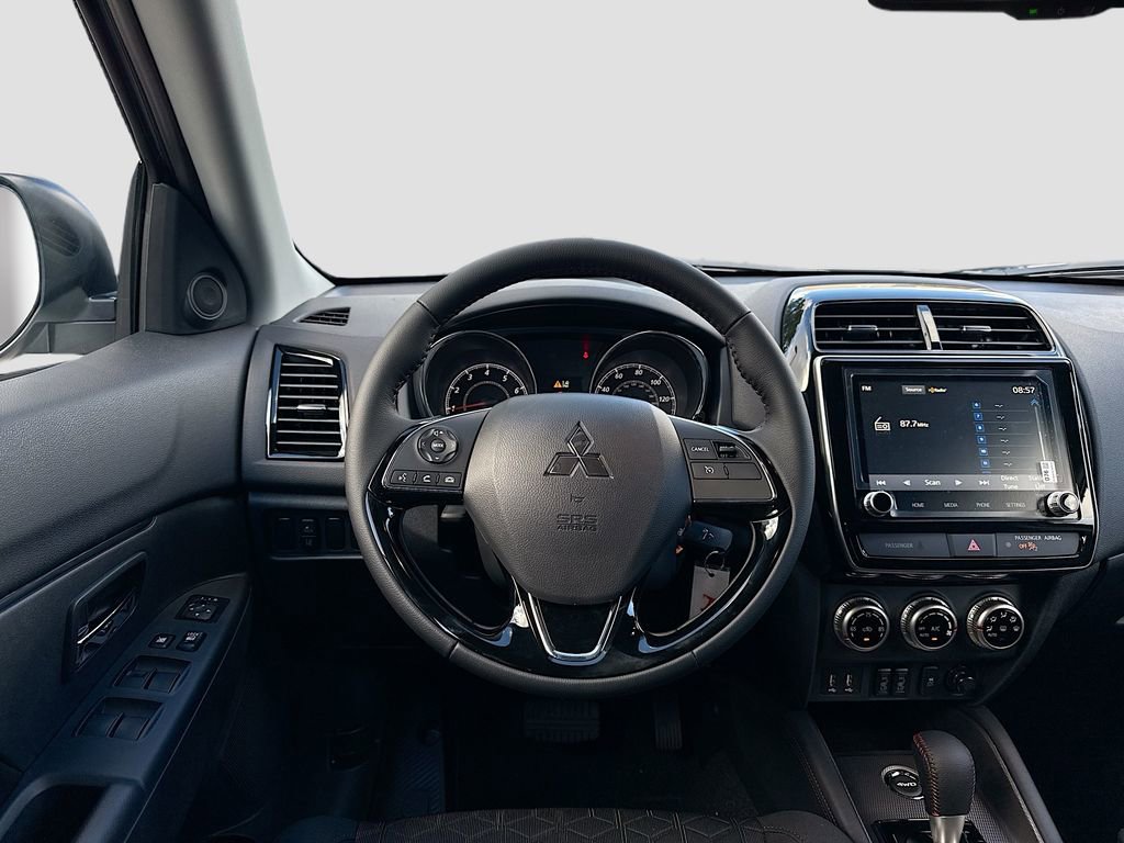 Used 2025 Mitsubishi Outlander Sport LE image 23