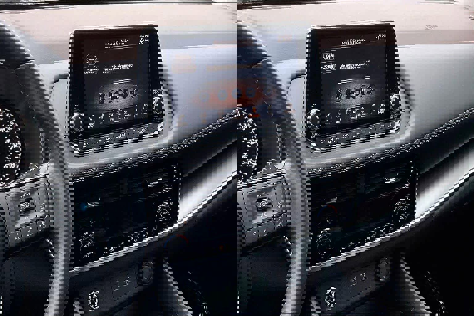 Used 2021 Nissan Rogue SV w/ Premium Package image 7