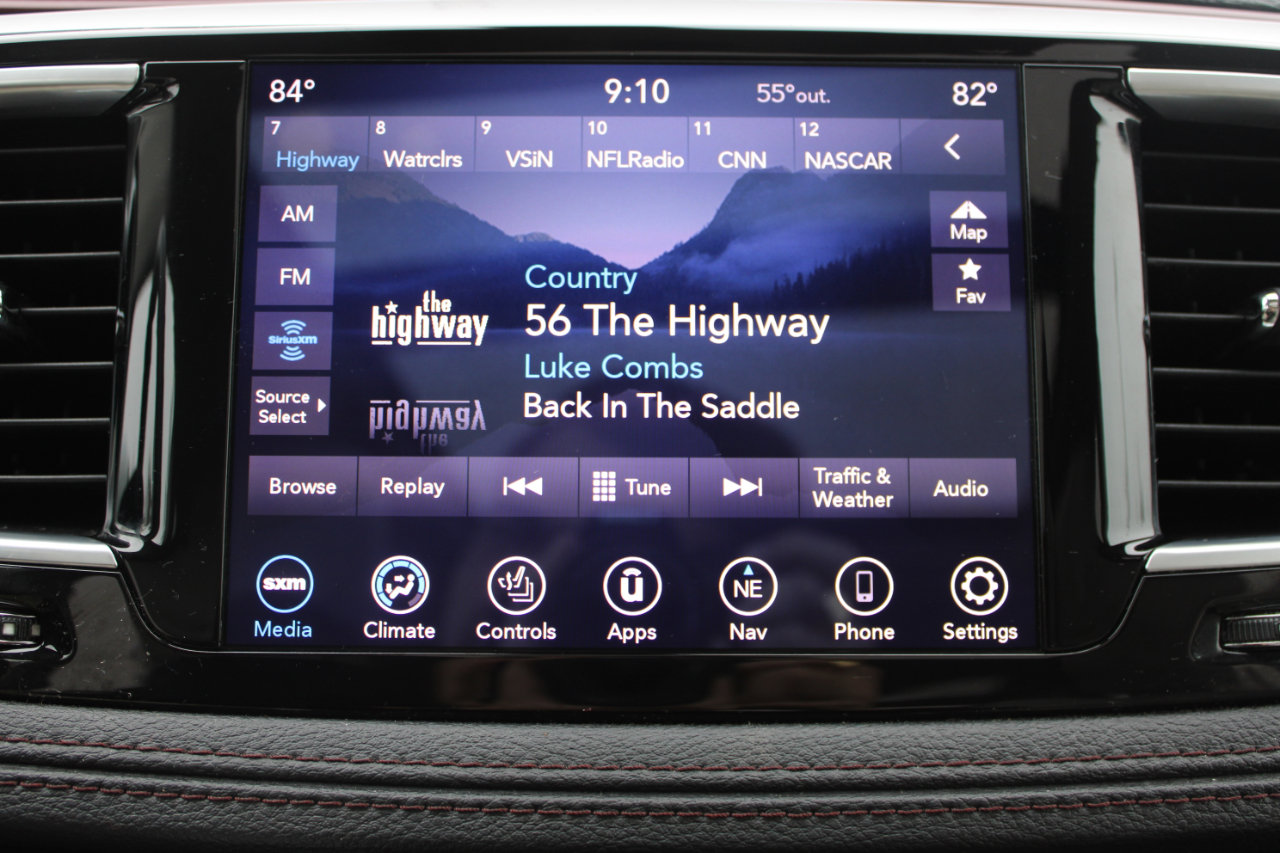 Used 2018 Chrysler Pacifica Limited image 33