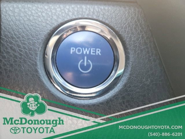 Used 2020 Toyota Camry SE w/ Sunroof Package image 16