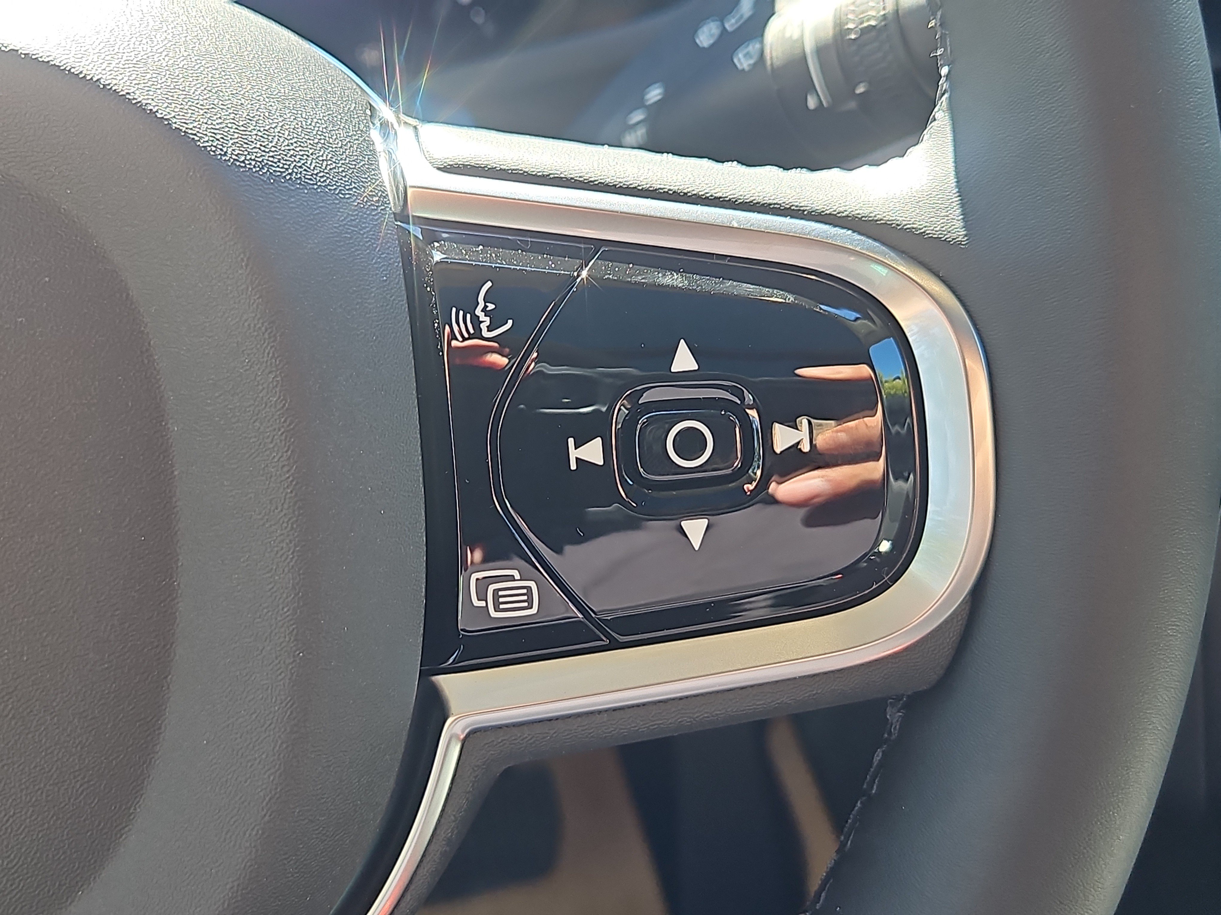 New 2027 Volvo XC90 B6 Ultra AWD/4WD image 17