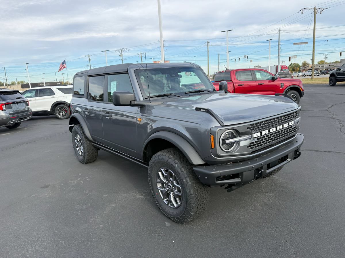 New 2025 Ford Bronco Badlands AWD/4WD image 3