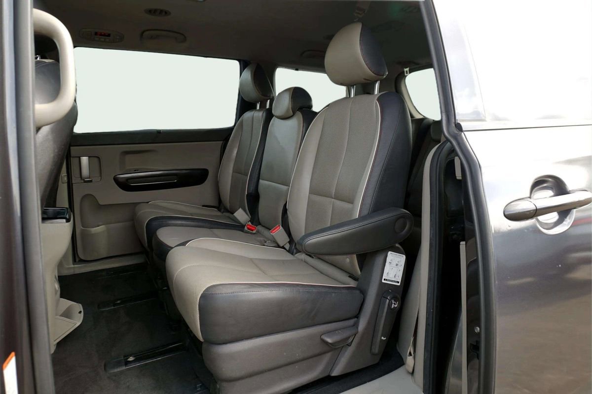 Used 2015 Kia Sedona EX FWD image 18